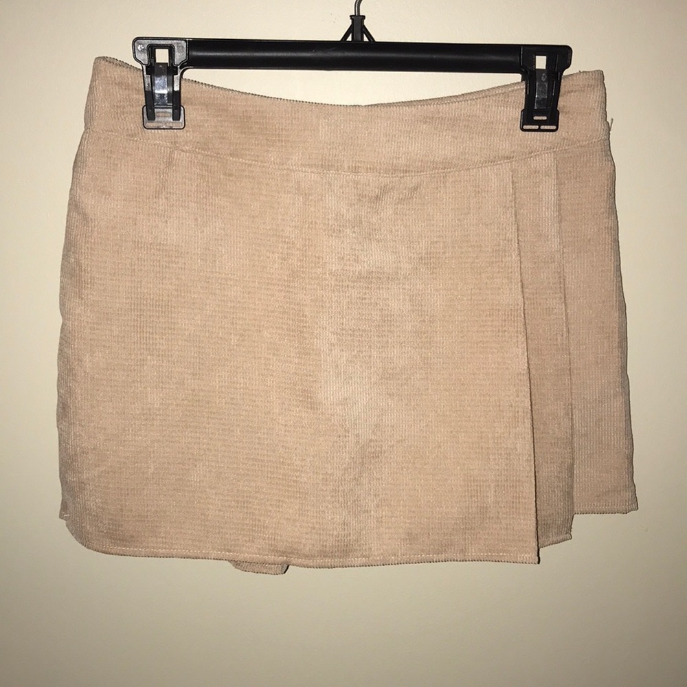 Cream skort